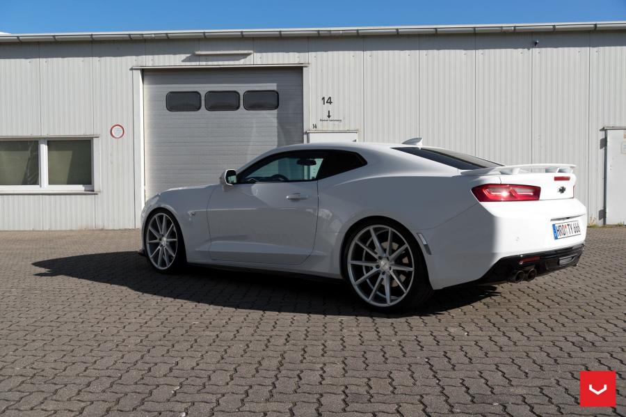 Chevrolet Camaro on Vossen Wheels (VFS1) 2017 года  (фото 11 из 19)